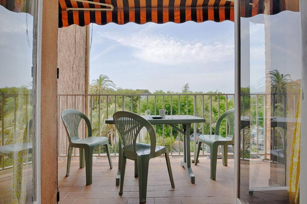 St-Cyr - Studio Avec Balcon, Vue Mer Et Proche Plage Daire Saint-Cyr-sur-Mer Dış mekan fotoğraf
