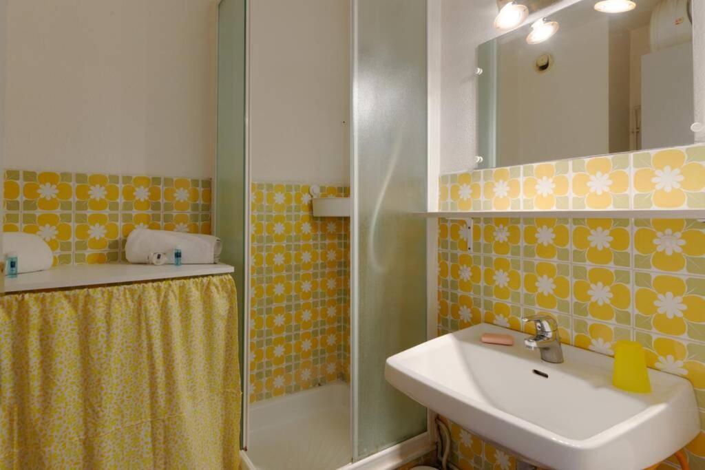 St-Cyr - Studio Avec Balcon, Vue Mer Et Proche Plage Daire Saint-Cyr-sur-Mer Dış mekan fotoğraf
