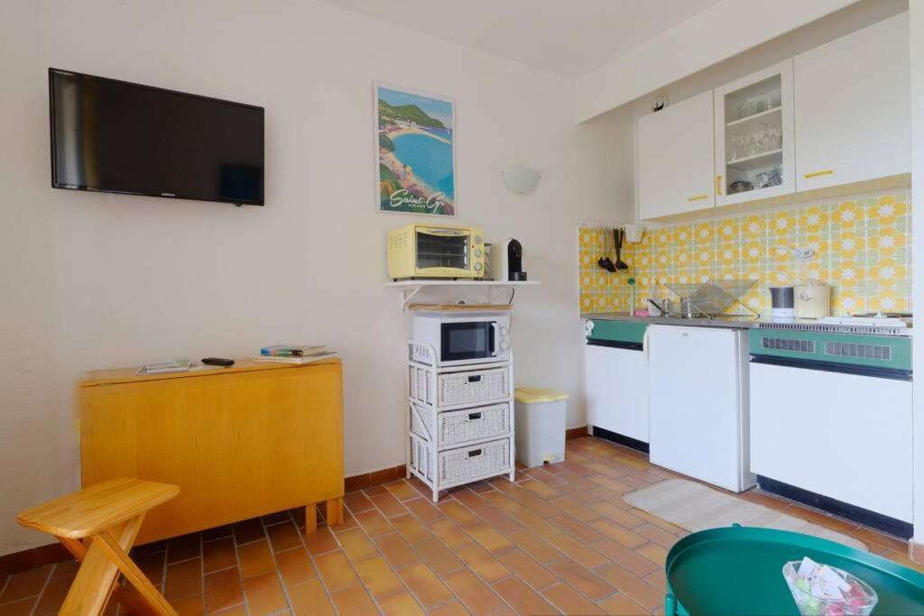 St-Cyr - Studio Avec Balcon, Vue Mer Et Proche Plage Daire Saint-Cyr-sur-Mer Dış mekan fotoğraf